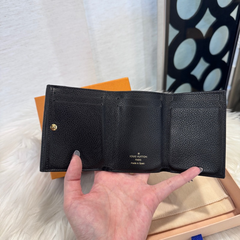 LV Ceteste 黑牛皮金釦三折短夾 晶片款-6