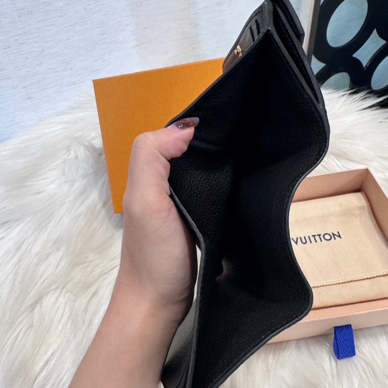 LV Ceteste 黑牛皮金釦三折短夾 晶片款-7