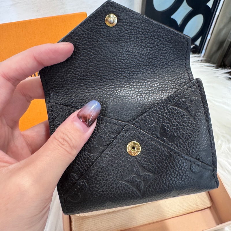 LV Ceteste 黑牛皮金釦三折短夾 晶片款-10