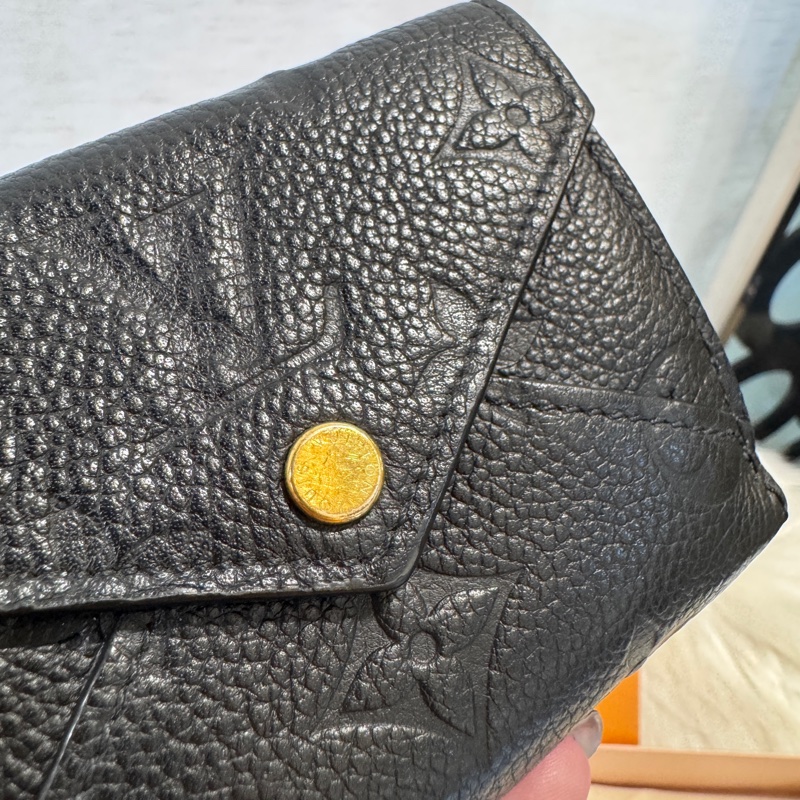 LV Ceteste 黑牛皮金釦三折短夾 晶片款-11