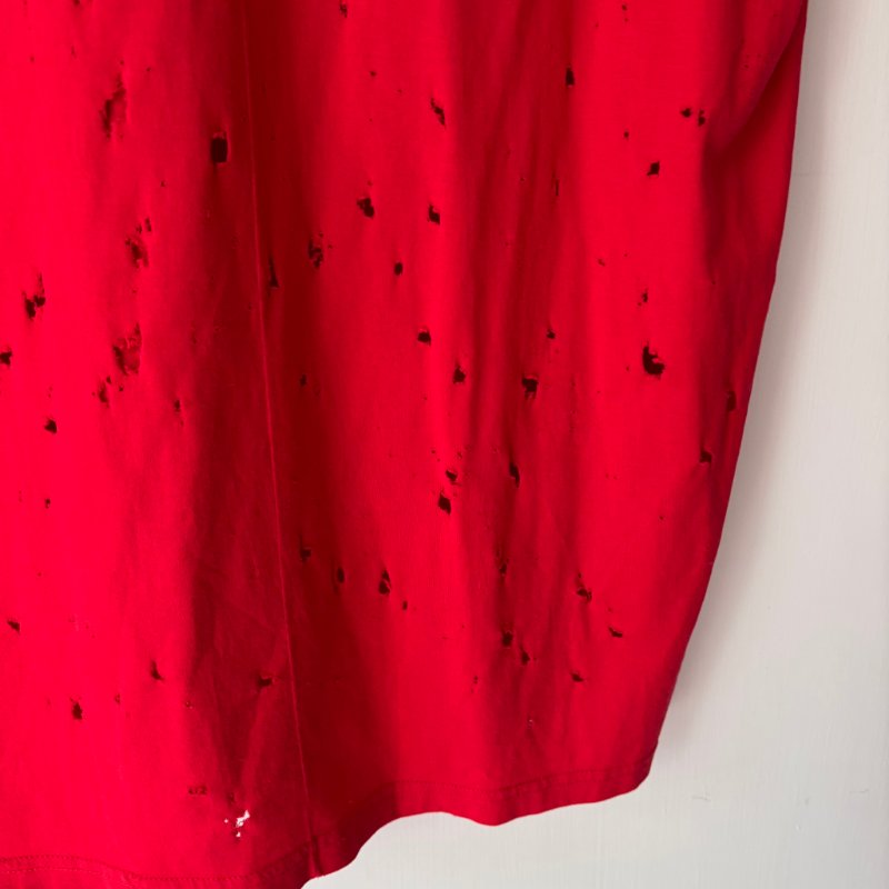 出清降價不議::GIVENCHY:: 紀梵希 紅色洞洞上衣 仿舊T-Shirt-9