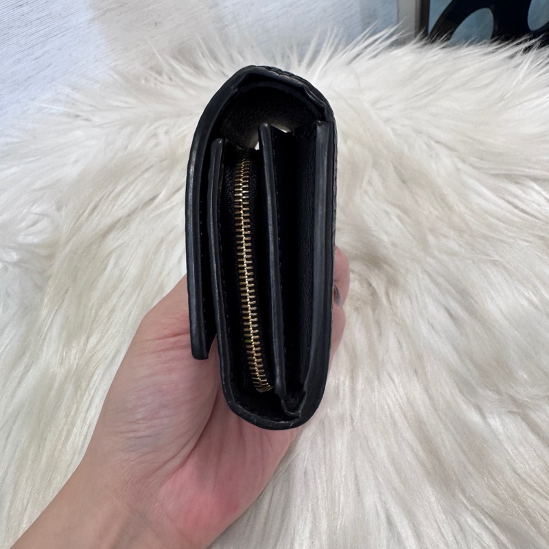 LV Capucines Tiny 黑牛皮短夾 晶片款-1