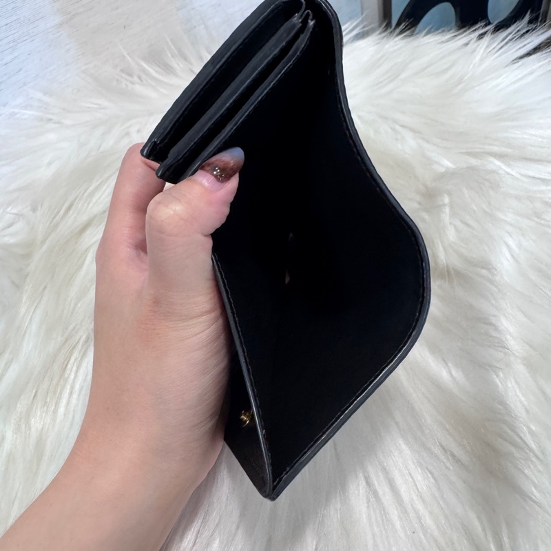 LV Capucines Tiny 黑牛皮短夾 晶片款-8