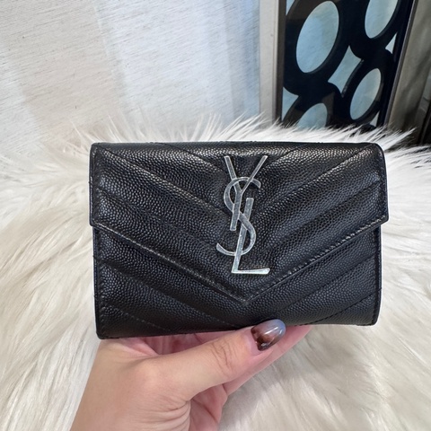 YSL 黑魚子醬銀釦小型信封錢包