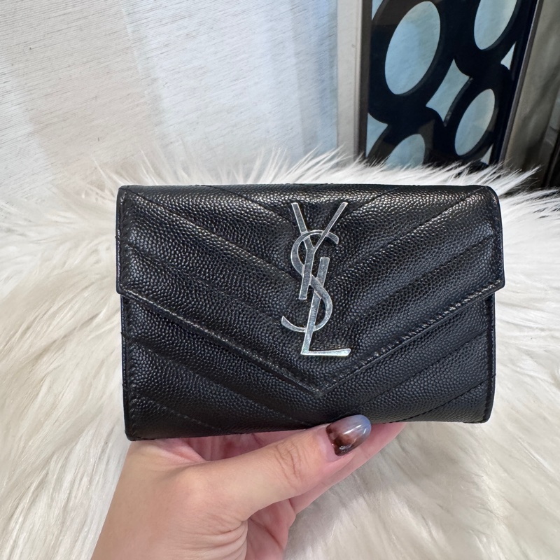 YSL 黑魚子醬銀釦小型信封錢包-0