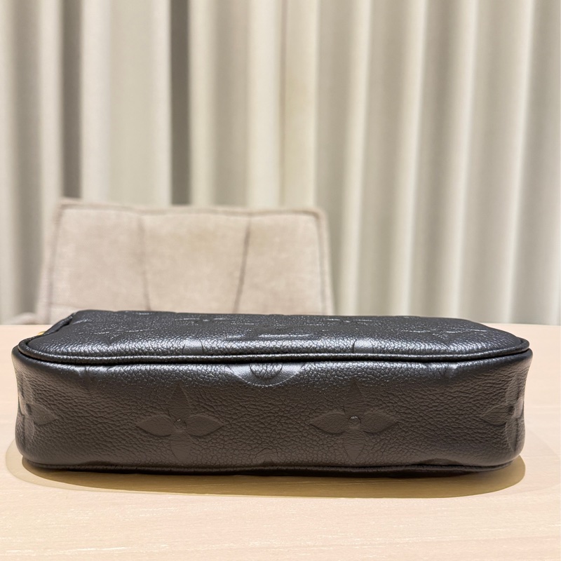 全新-LV Louis Vuitton 黑色 Empreinte 壓紋真皮腋下包-12