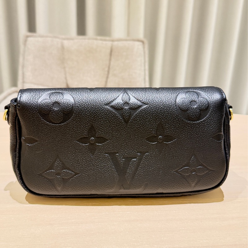 全新-LV Louis Vuitton 黑色 Empreinte 壓紋真皮腋下包-1