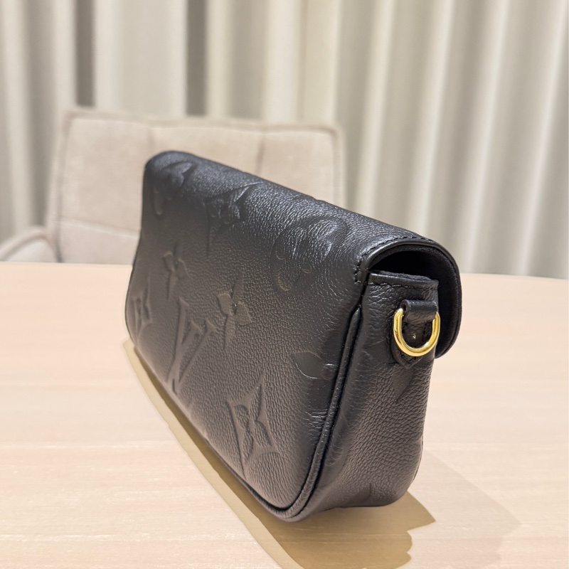 全新-LV Louis Vuitton 黑色 Empreinte 壓紋真皮腋下包-3