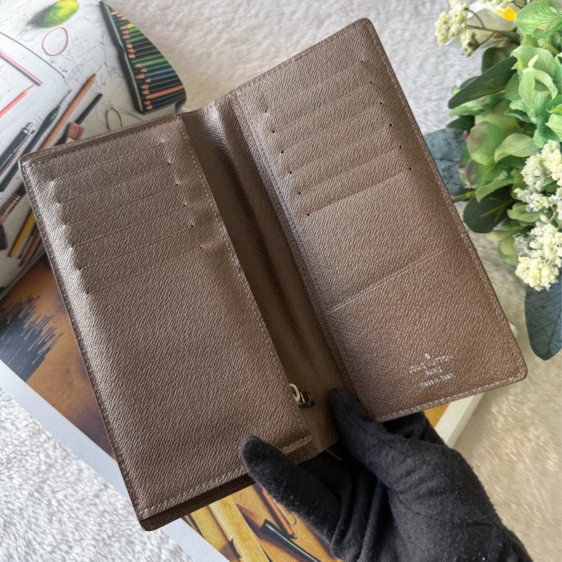 Logo 壓印水波紋牛皮二折對開長夾(雪茄色)-4