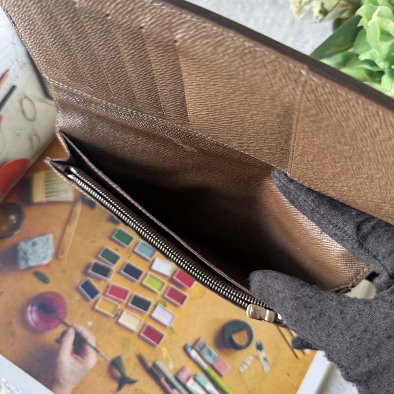 Logo 壓印水波紋牛皮二折對開長夾(雪茄色)-5