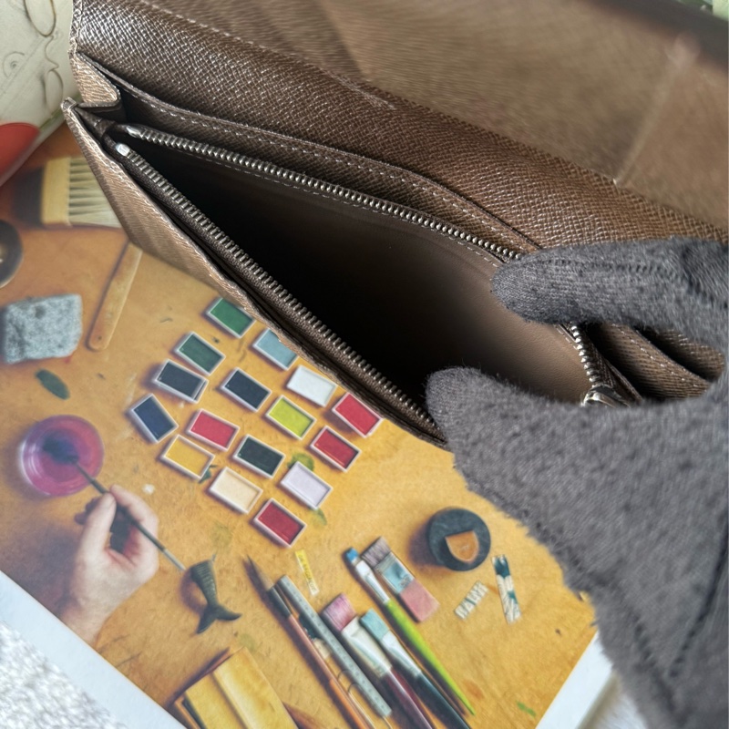 Logo 壓印水波紋牛皮二折對開長夾(雪茄色)-7