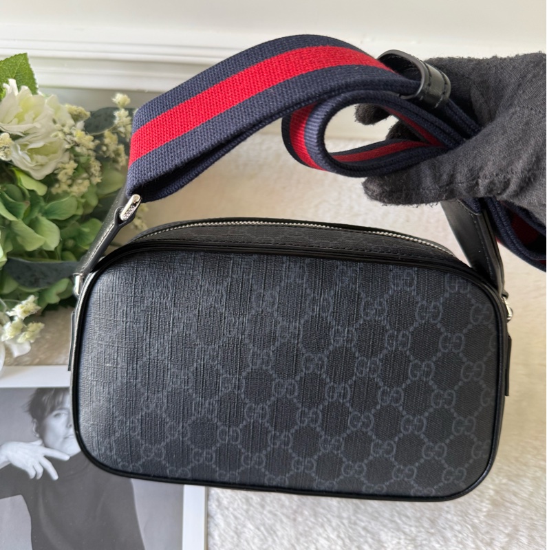 GG Supreme 藍紅背帶拉鍊斜背包(黑灰色)-1