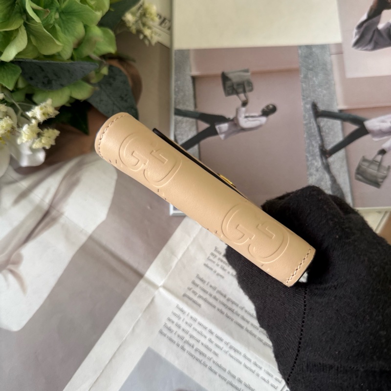 GG Logo 牛皮壓紋釦式三折短夾(淺米色)-5