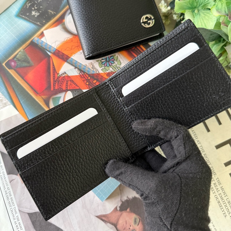 金屬縫線雙G Logo 牛皮6卡短夾(黑色)-5