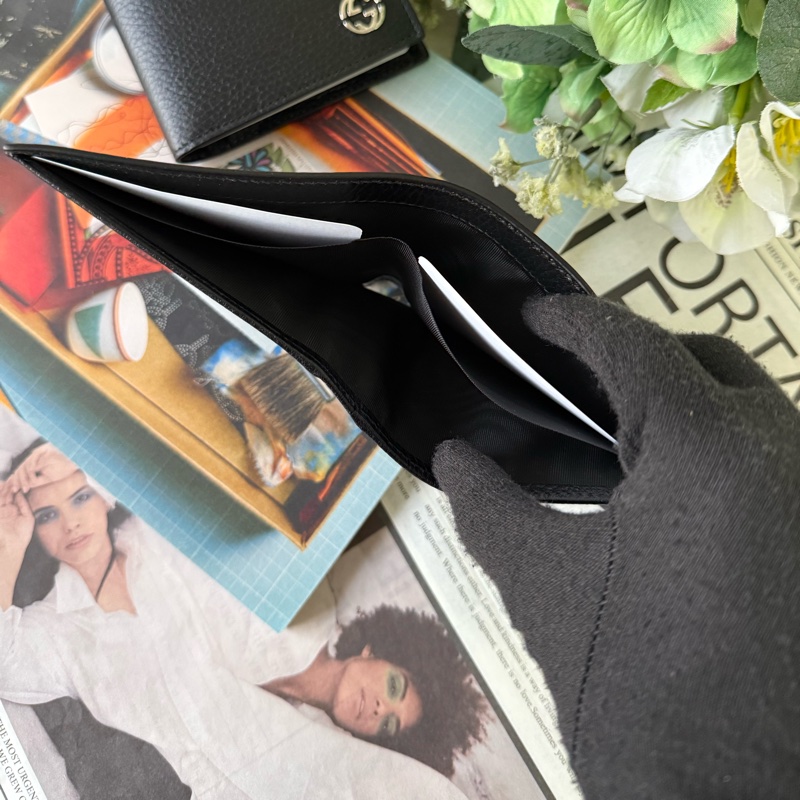 金屬縫線雙G Logo 牛皮6卡短夾(黑色)-6