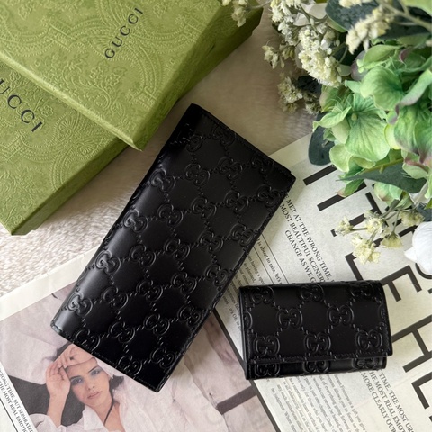 GG Logo 滿版牛皮對開二折長夾(黑色)