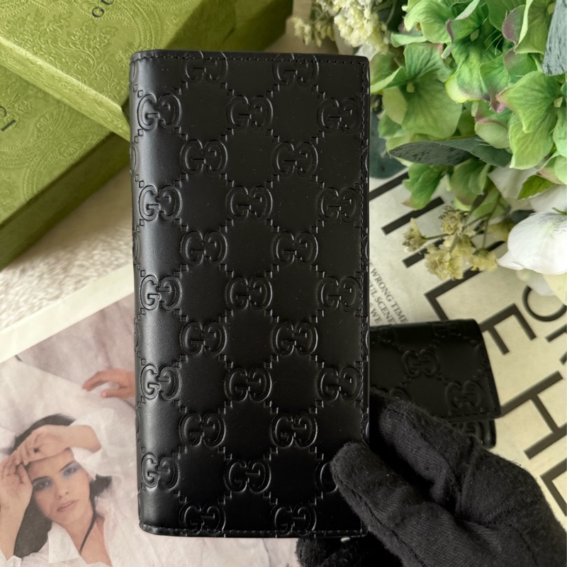 GG Logo 滿版牛皮對開二折長夾(黑色)-1