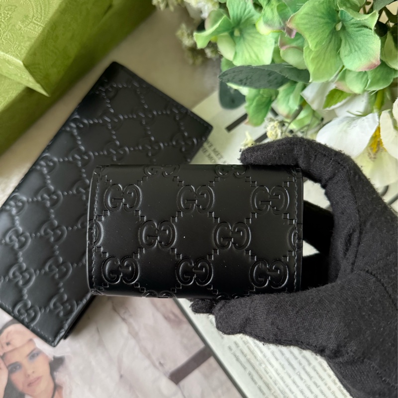 GG Logo 滿版壓印牛皮6孔鑰匙包(黑色)-3