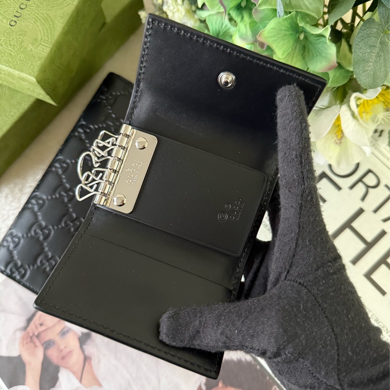 GG Logo 滿版壓印牛皮6孔鑰匙包(黑色)-5