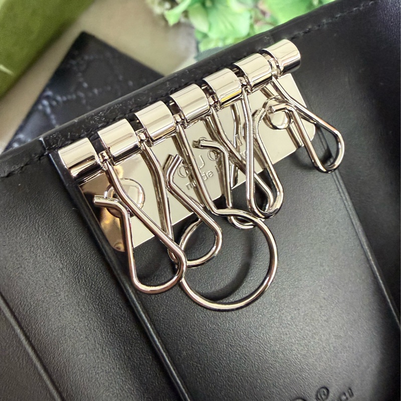 GG Logo 滿版壓印牛皮6孔鑰匙包(黑色)-6