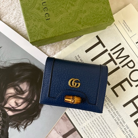 Diana 竹節系列皮革卡片小短夾(海軍藍)