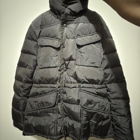 MONCLER 經典四口袋 M65 羽絨外套（可拆式連帽羽絨衣）