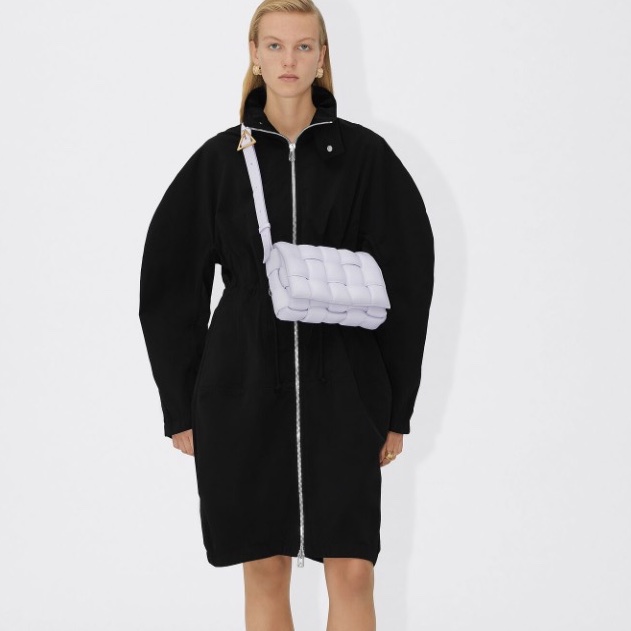 Bottega Veneta 女士 PADDED CASSETTE加襯斜挎包均碼碼26X8X18CM-5