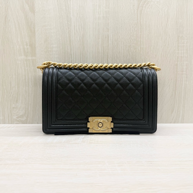 CHANEL黑金荔枝牛皮BOY側背包/A67086-2