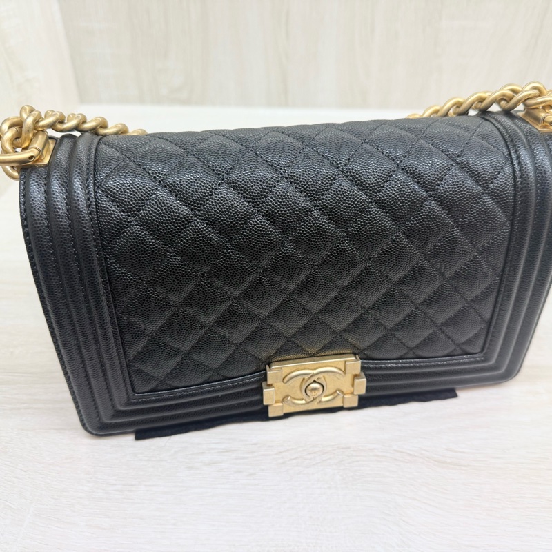 CHANEL黑金荔枝牛皮BOY側背包/A67086-7