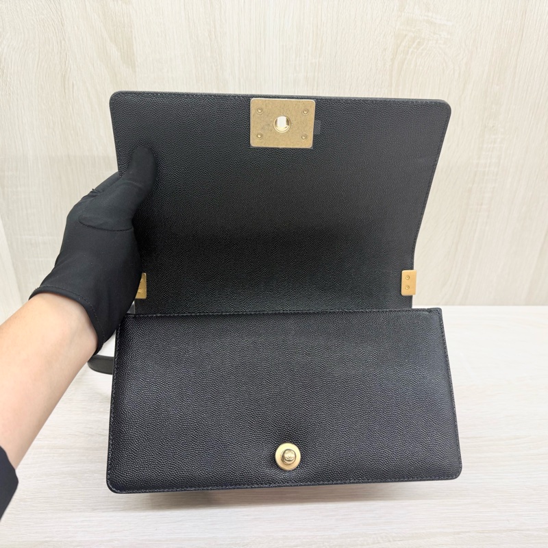 CHANEL黑金荔枝牛皮BOY側背包/A67086-8