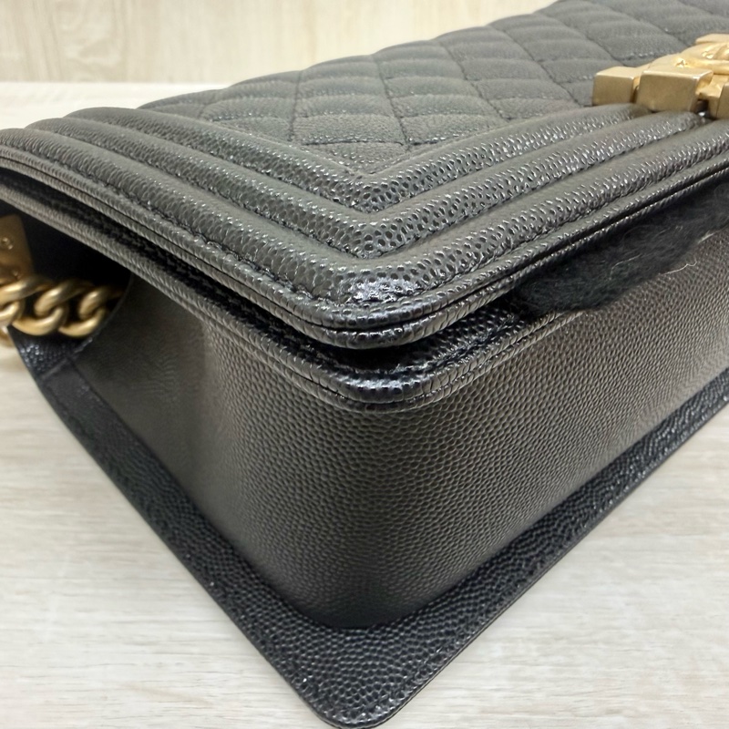 CHANEL黑金荔枝牛皮BOY側背包/A67086-16