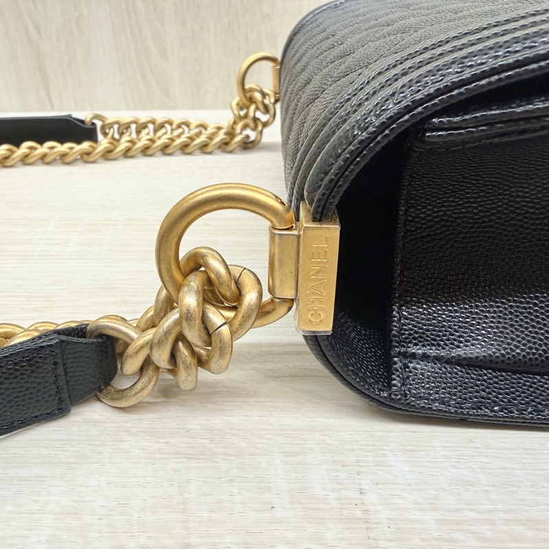 CHANEL黑金荔枝牛皮BOY側背包/A67086-20