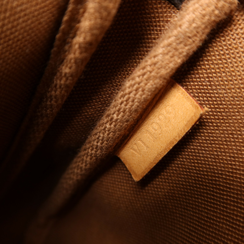 LOUIS VUITTON Monogram Pochette Accessoires金扣手挽袋-6