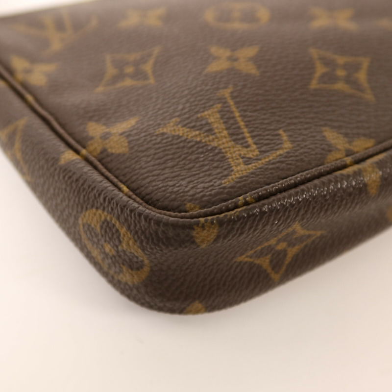 LOUIS VUITTON Monogram Pochette Accessoires金扣手挽袋-11