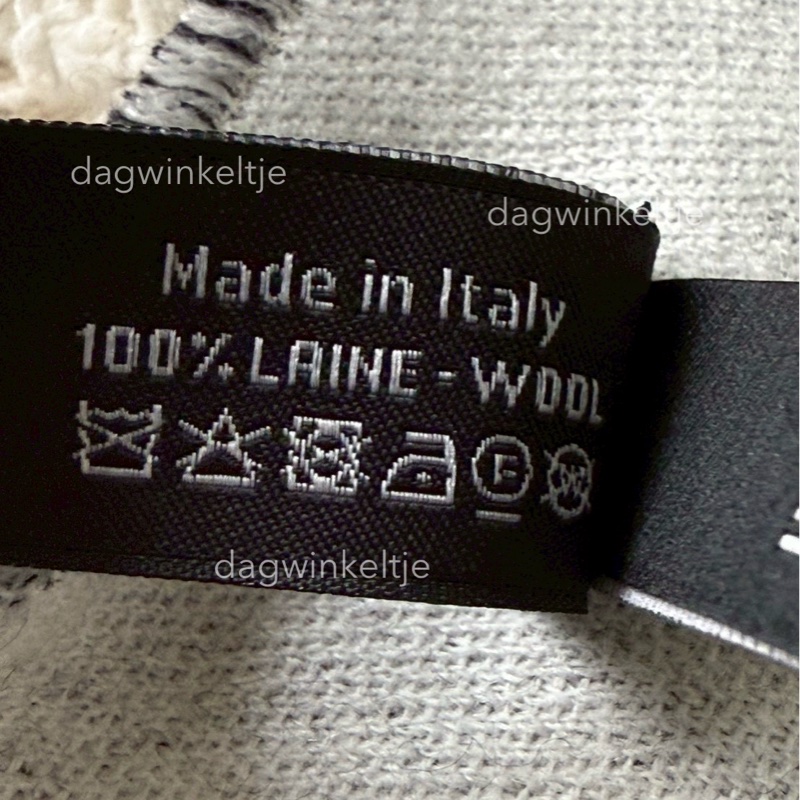 ｛ 現貨 ｝ 香奈兒26P格菱紋黑白雙面圍巾-5