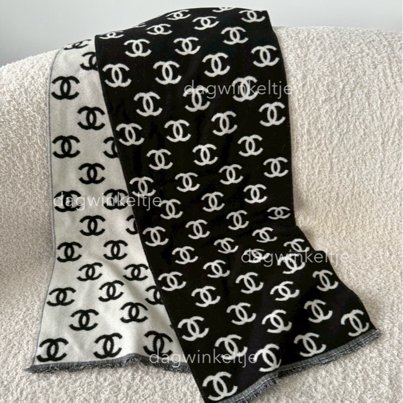 { 現貨 } 香奈兒經典黑白logo雙面圍巾-2