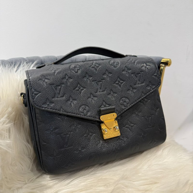 LV  POCHETTE METIS 黑壓紋郵差包-0