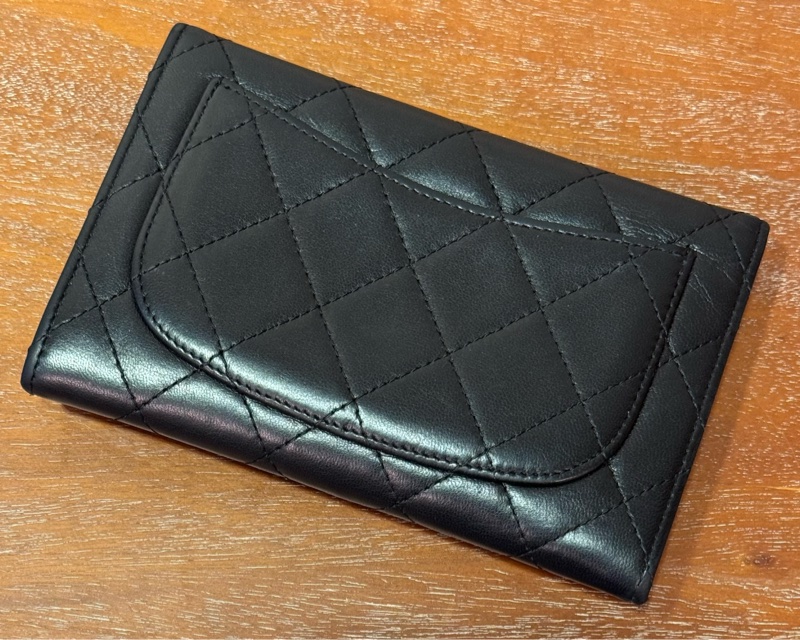 Chanel 黑色 羊皮 銀色CC logo 小錢包-1