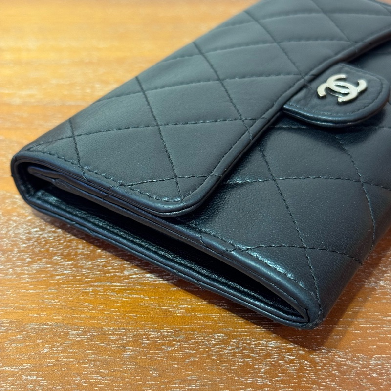 Chanel 黑色 羊皮 銀色CC logo 小錢包-11