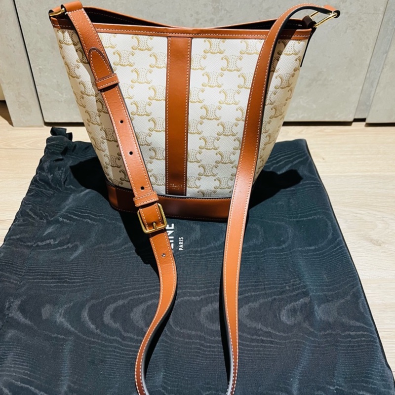 Celine 凱旋門滿版白老花水桶包 小號-4