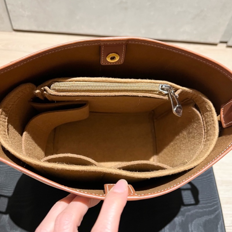 Celine 凱旋門滿版白老花水桶包 小號-14