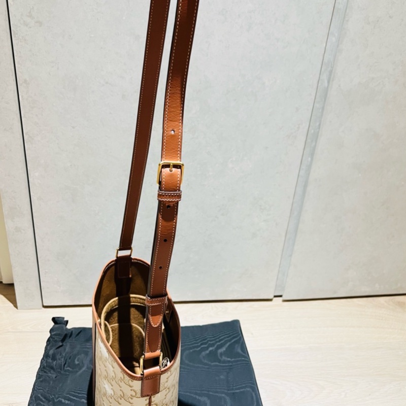 Celine 凱旋門滿版白老花水桶包 小號-22