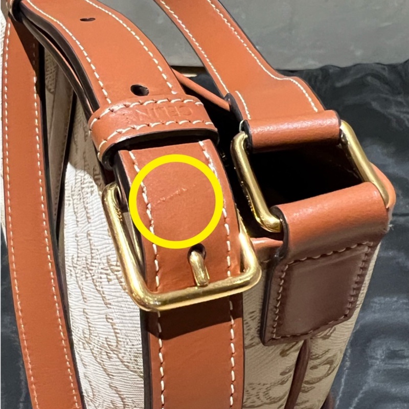 Celine 凱旋門滿版白老花水桶包 小號-23