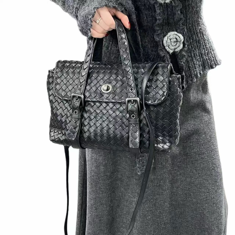 「JL精品代購」bottega veneta BV黑色2way學院風郵差包-1