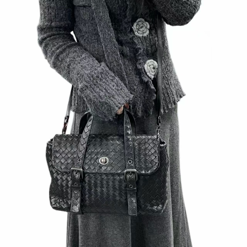 「JL精品代購」bottega veneta BV黑色2way學院風郵差包-2