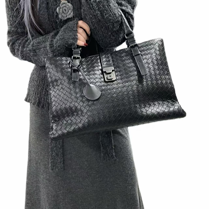 「JL精品代購」bottega veneta BV黑色羊皮編織手提通勤托特包-4