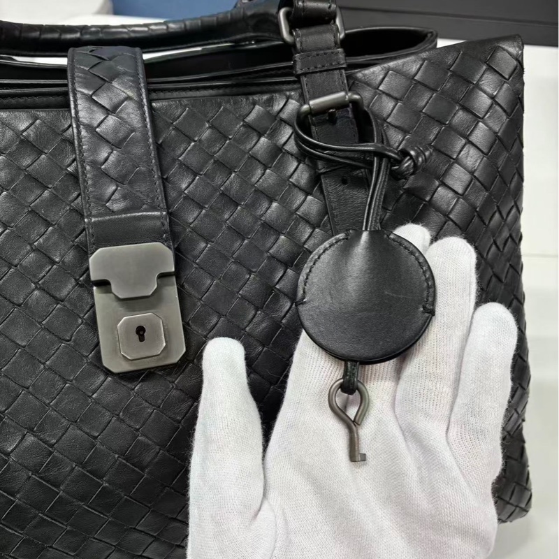 「JL精品代購」bottega veneta BV黑色羊皮編織手提通勤托特包-4