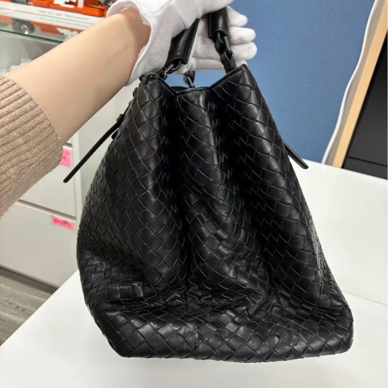 「JL精品代購」bottega veneta BV黑色羊皮編織手提通勤托特包-7