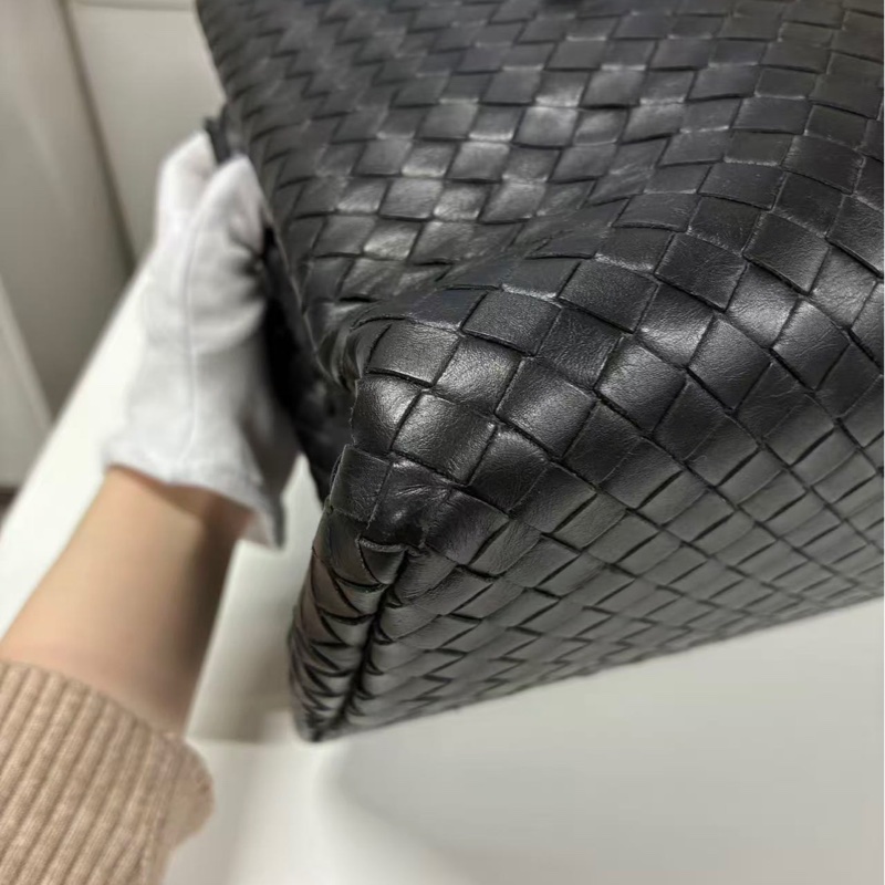「JL精品代購」bottega veneta BV黑色羊皮編織手提通勤托特包-9
