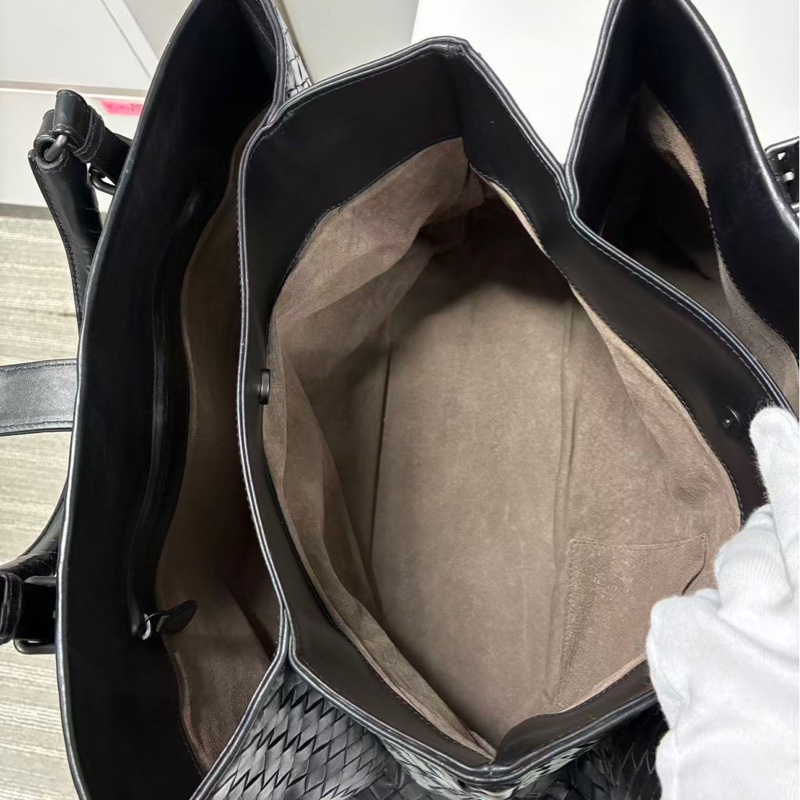 「JL精品代購」bottega veneta BV黑色羊皮編織手提通勤托特包-18